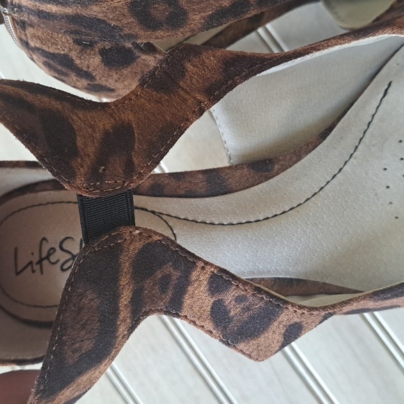 NWT Lifestride Giovanna Animal Print Kitten Heel Ankle Strap Pumps - Picture 8 of 8
